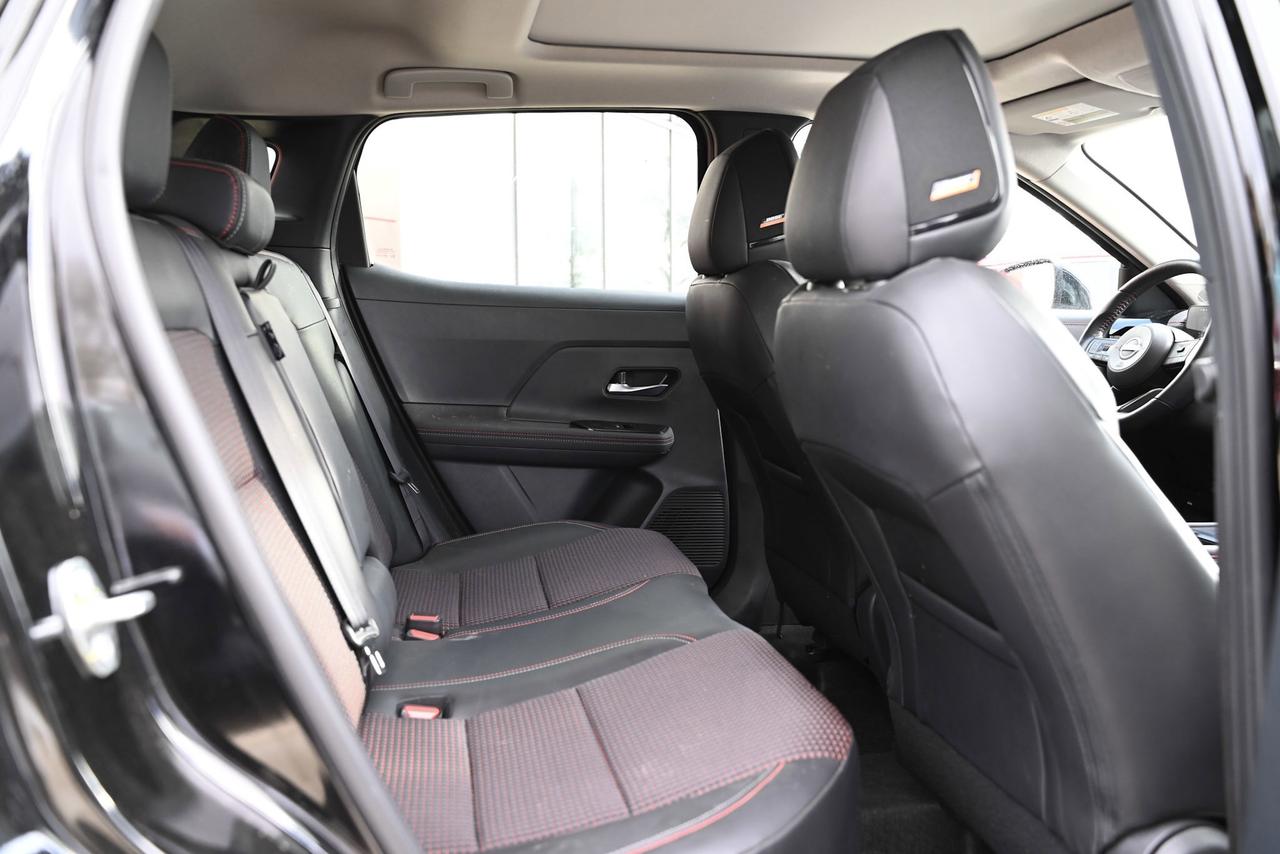 2025 Nissan Kicks SR/ Fully loaded/ AWD/ Nissan Company Kicks/ ONLY Photo