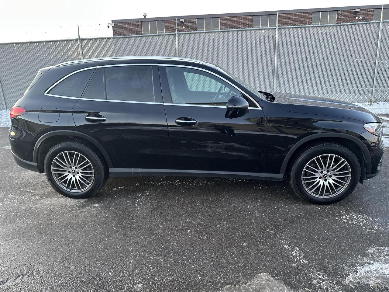 2024 Mercedes-Benz GLC GLC 300 4MATIC SUV,  PANO ROOF, NAVI, ALLOYS Photo