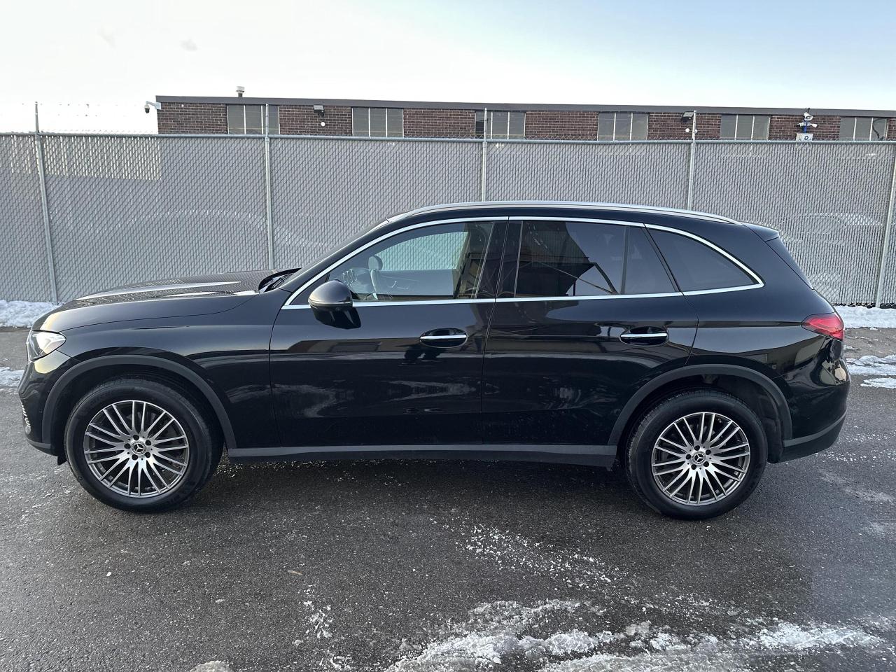 2024 Mercedes-Benz GLC GLC 300 4MATIC SUV,  PANO ROOF, NAVI, ALLOYS Photo3