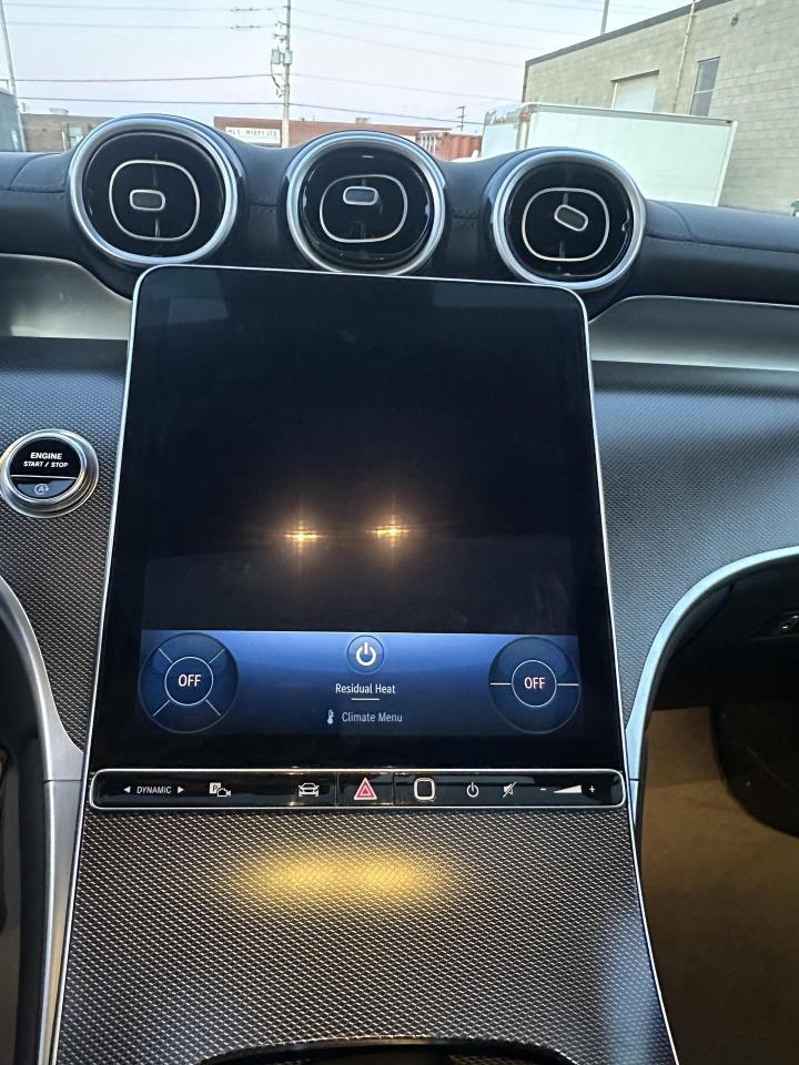 2024 Mercedes-Benz GLC GLC 300 4MATIC SUV,  PANO ROOF, NAVI, ALLOYS Photo