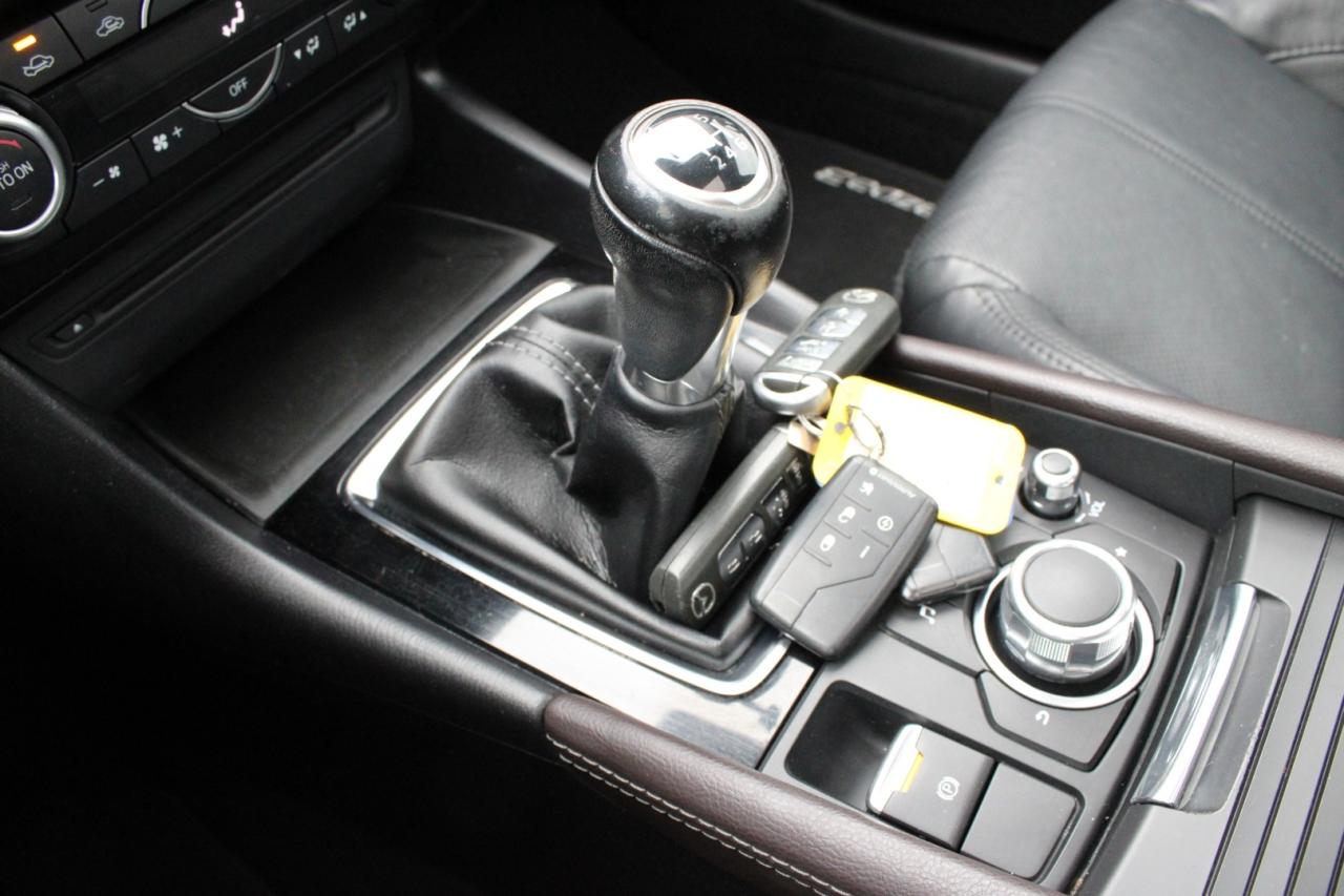 2018 Mazda MAZDA3 GT MANUAL SEDAN Photo