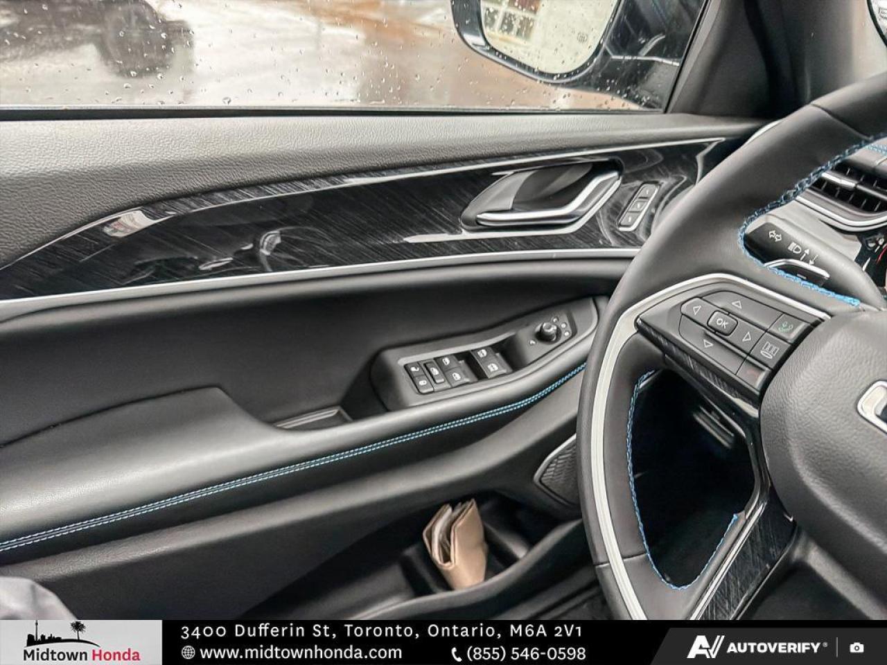 2022 Jeep Grand Cherokee 4xe *PHEV / SAVE ON GAS / LOADED* Photo