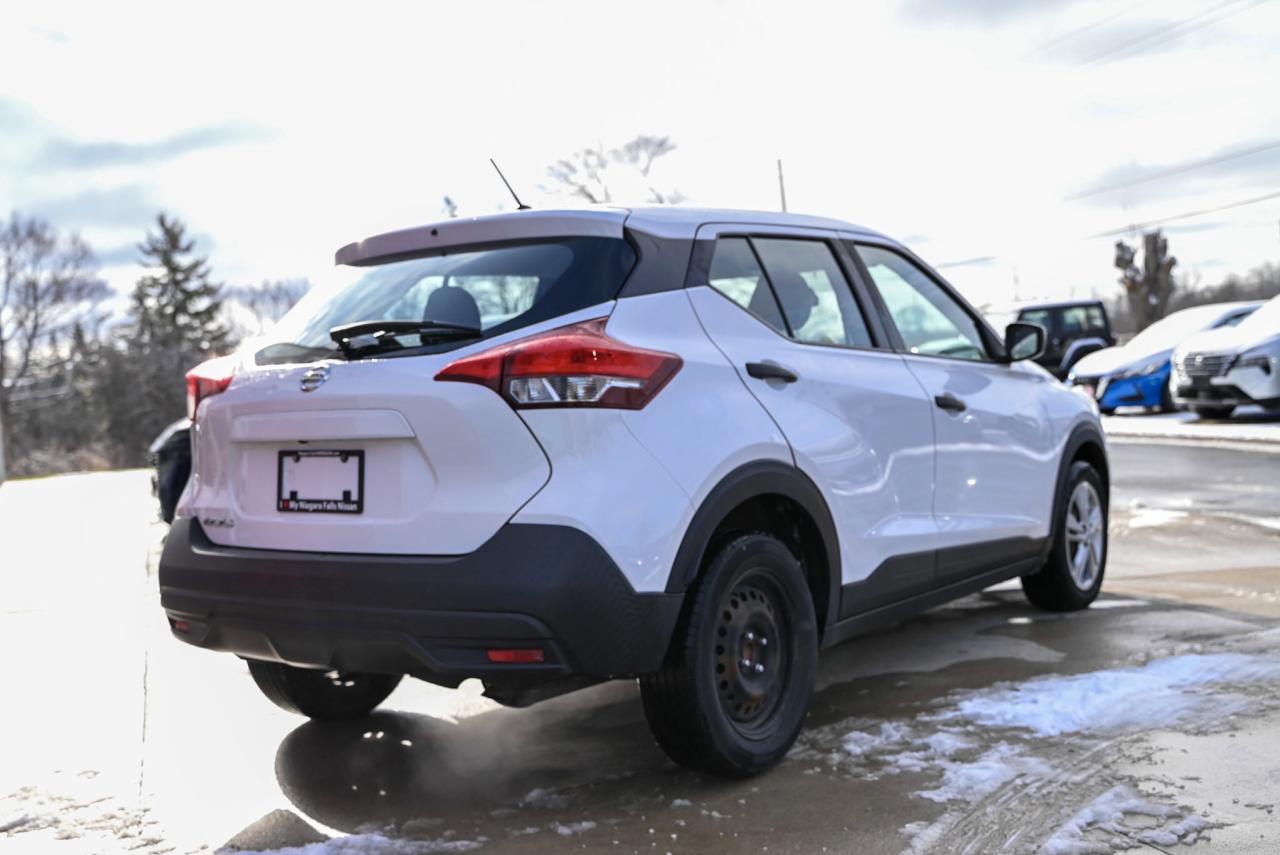 2019 Nissan Kicks S Photo2