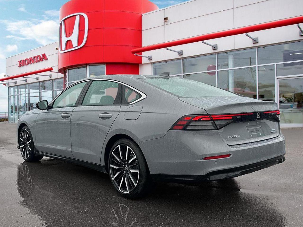 2025 Honda Accord Hybrid TOURING Photo3