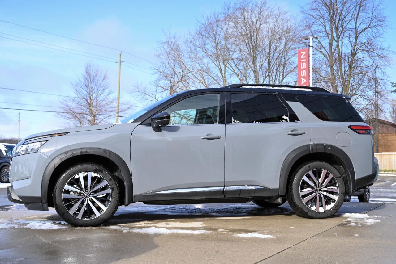 2024 Nissan Pathfinder Platinum/ Nissan Company Vehicle/Only 12,000 kilo Photo