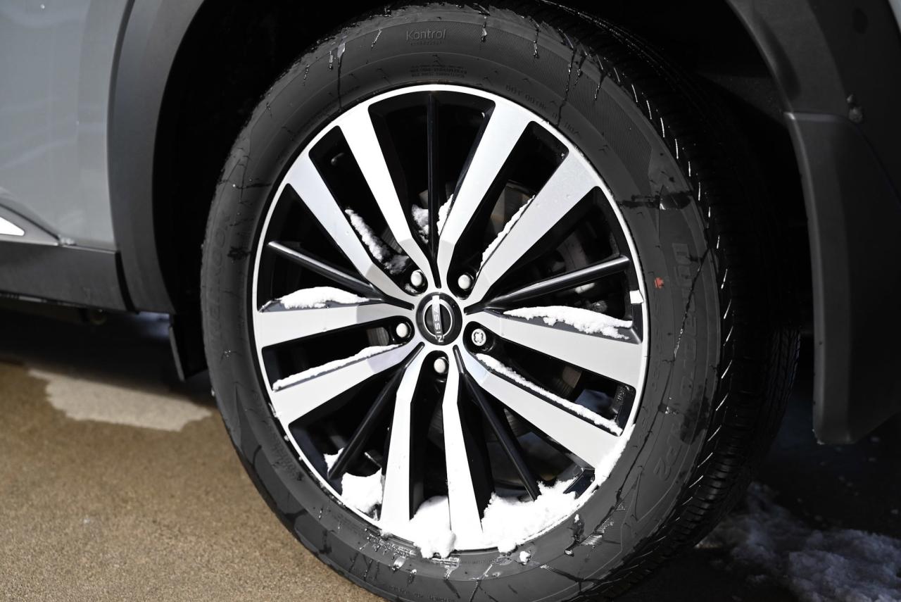 2024 Nissan Pathfinder Platinum/ Nissan Company Vehicle Photo