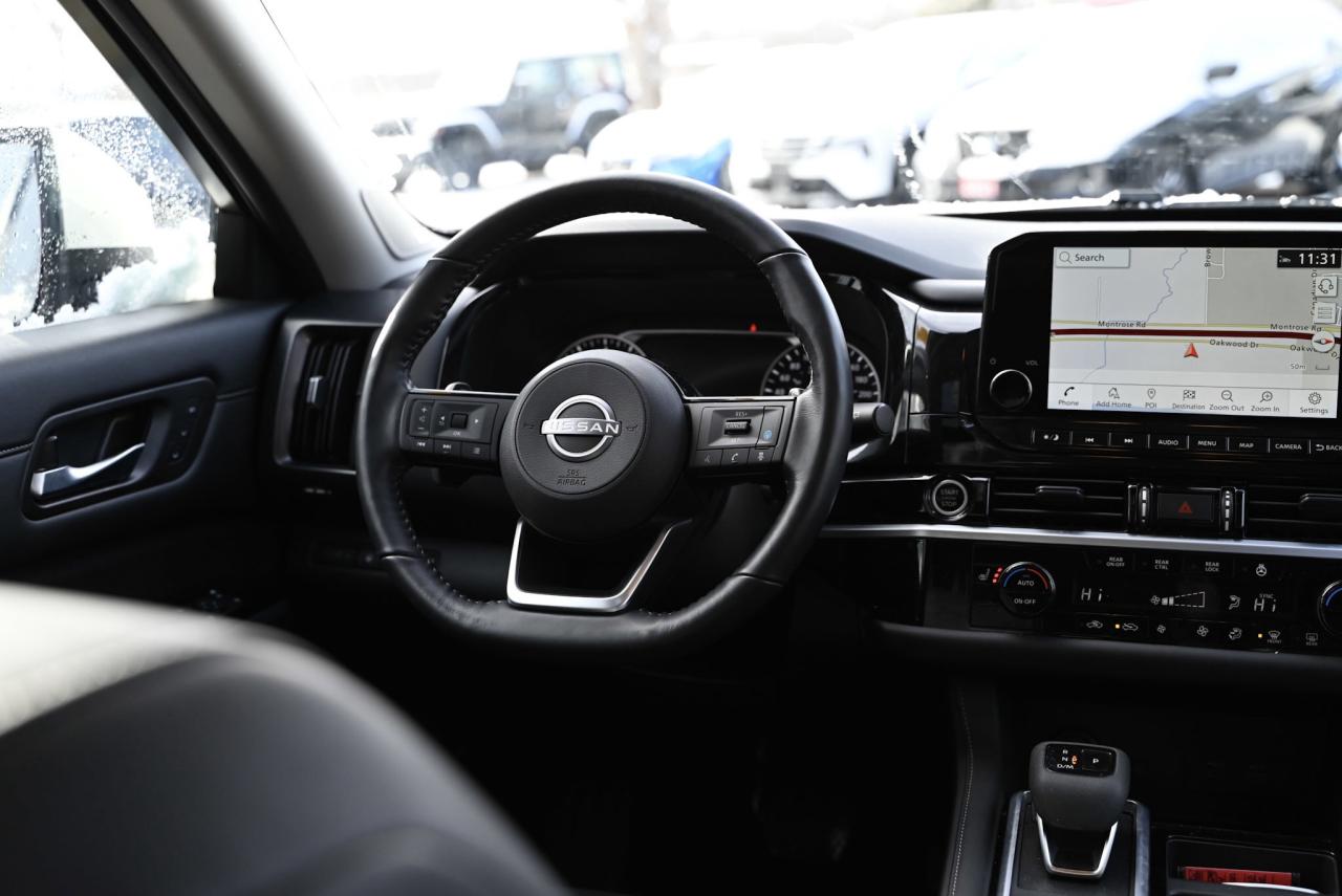 2024 Nissan Pathfinder Platinum/ Nissan Company Vehicle Photo