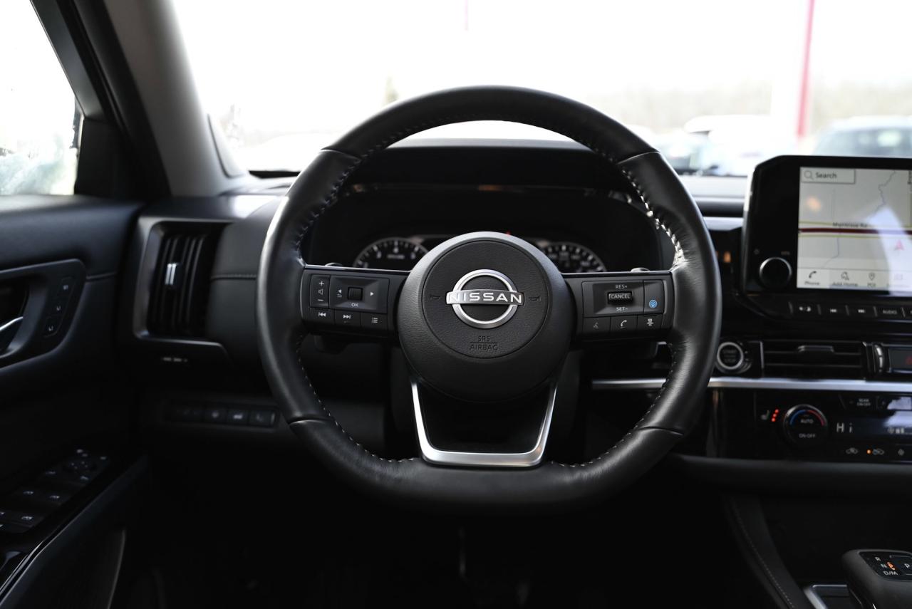 2024 Nissan Pathfinder Platinum/ Nissan Company Vehicle Photo