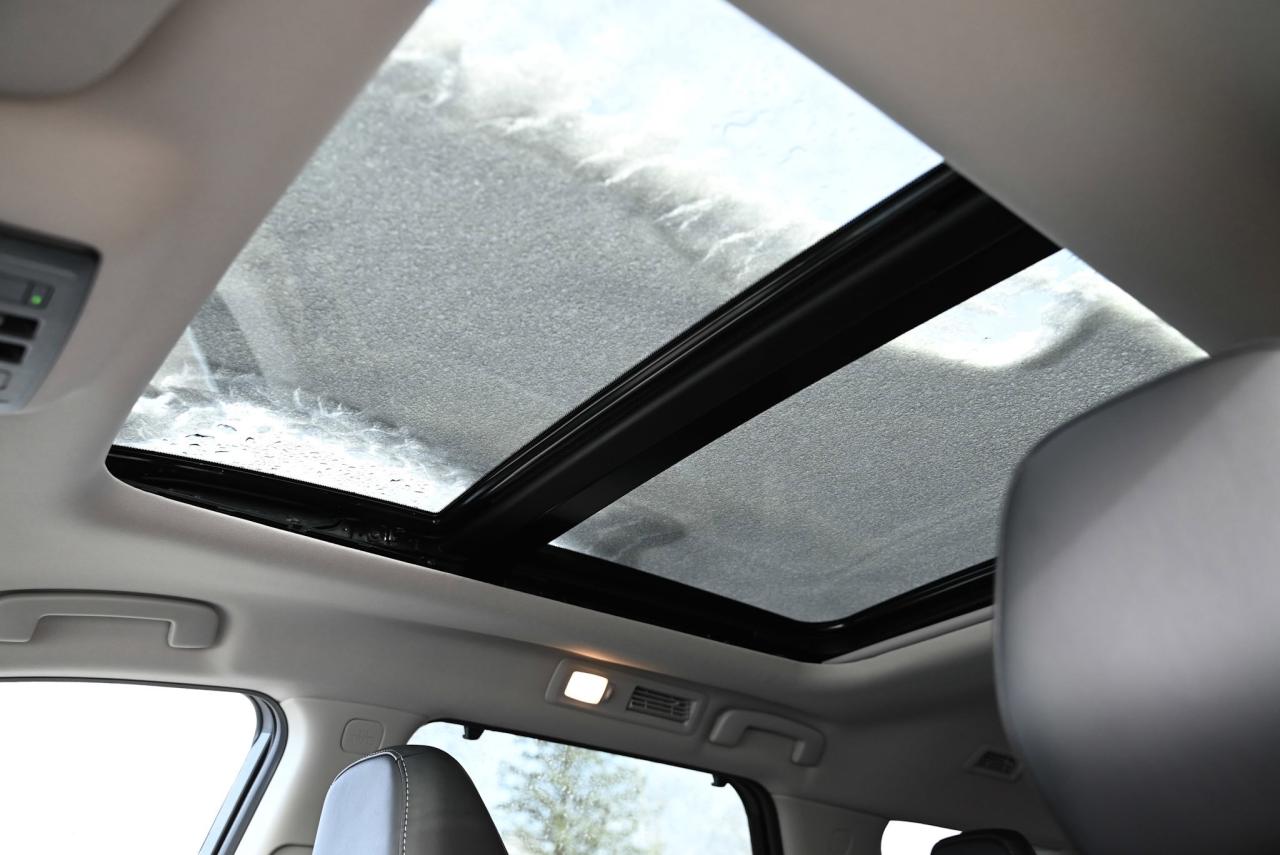 2024 Nissan Pathfinder Platinum/ Nissan Company Vehicle Photo