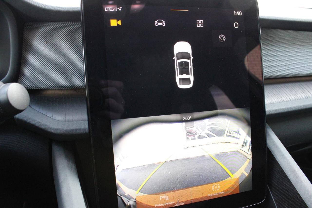 2021 Polestar 2 LAUNCH EDITION Photo