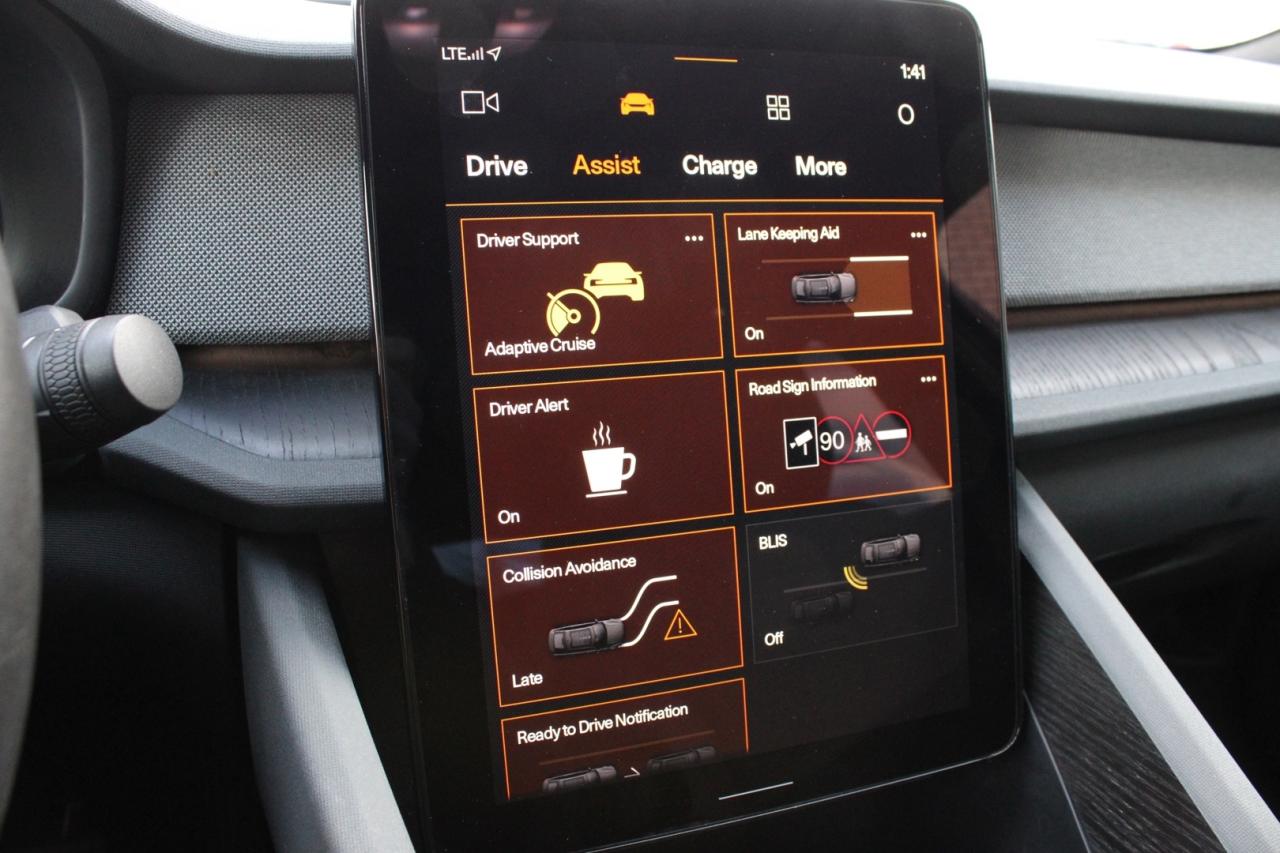 2021 Polestar 2 LAUNCH EDITION Photo