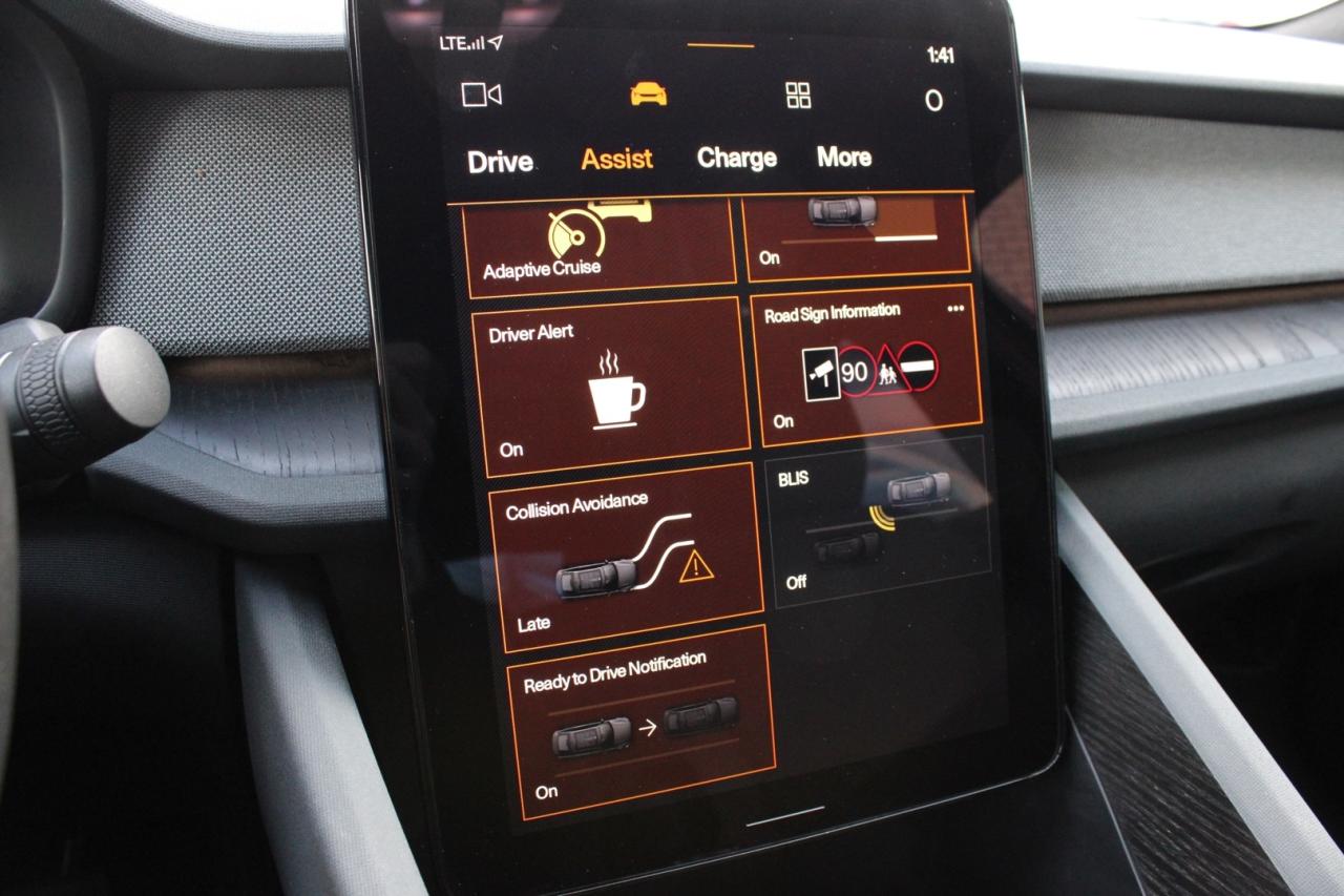 2021 Polestar 2 LAUNCH EDITION Photo