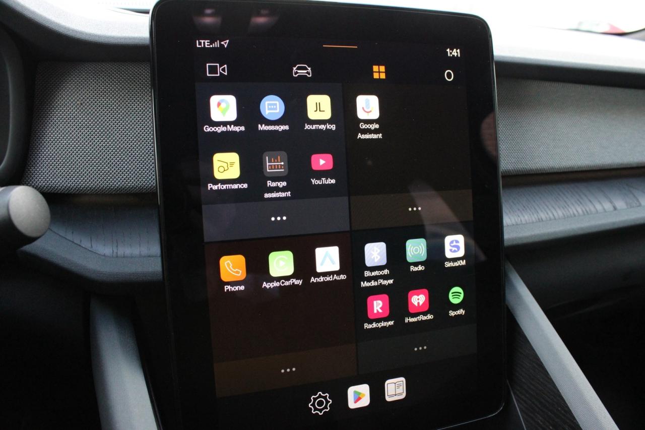 2021 Polestar 2 LAUNCH EDITION Photo