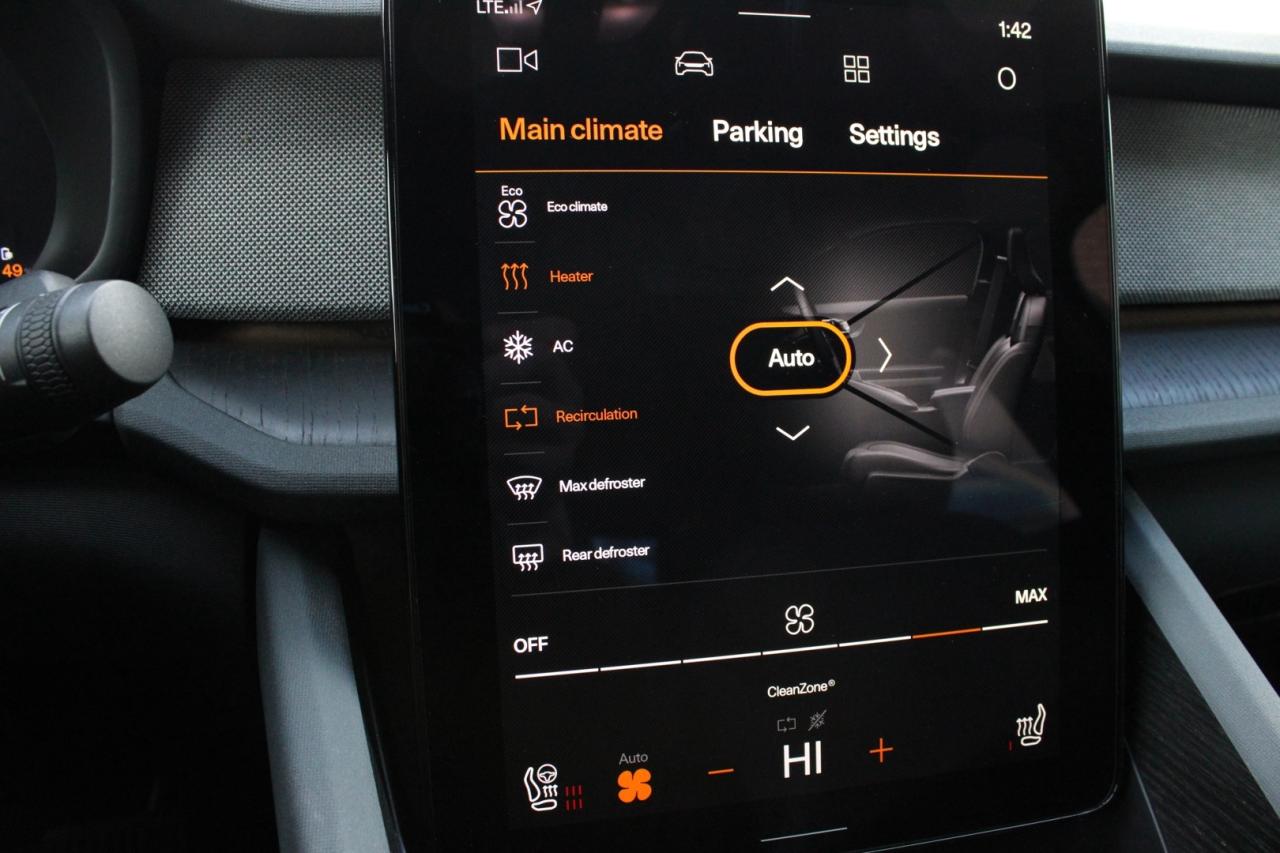 2021 Polestar 2 LAUNCH EDITION Photo