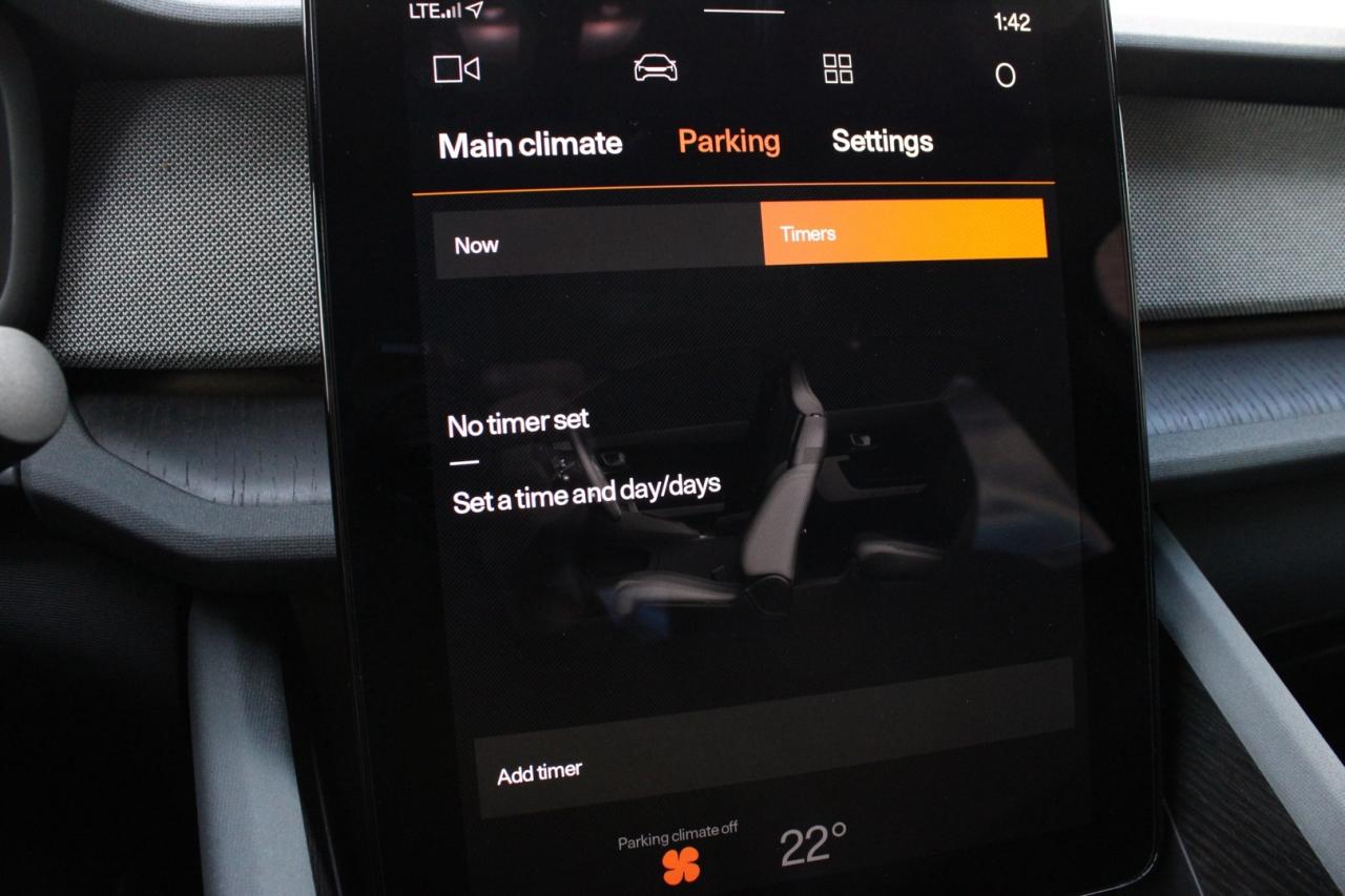 2021 Polestar 2 LAUNCH EDITION Photo