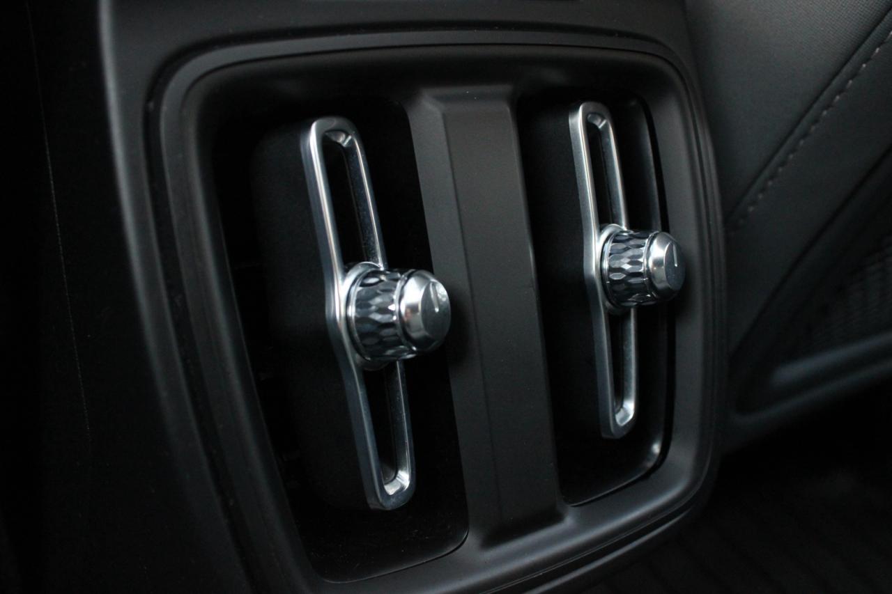 2021 Polestar 2 LAUNCH EDITION Photo