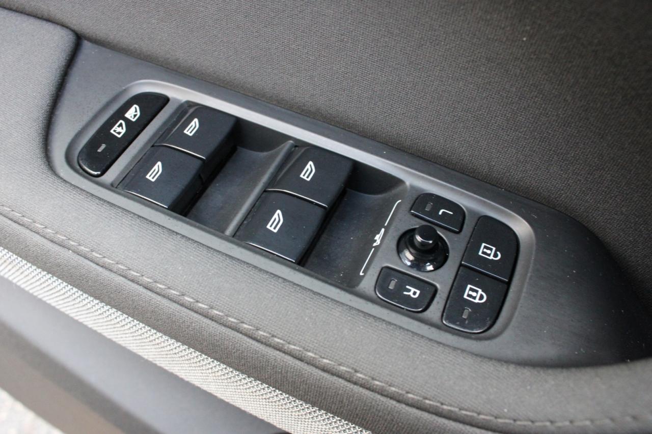 2021 Polestar 2 LAUNCH EDITION Photo