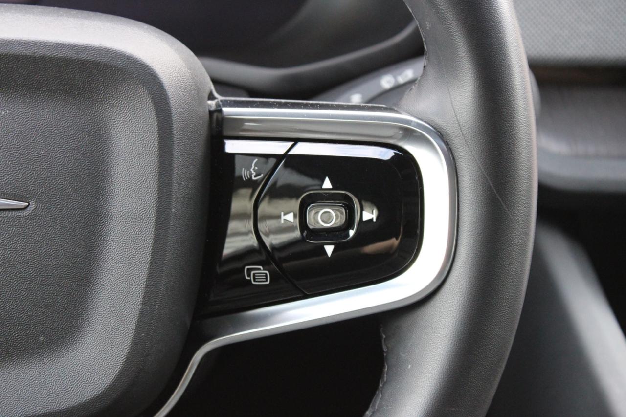 2021 Polestar 2 LAUNCH EDITION Photo