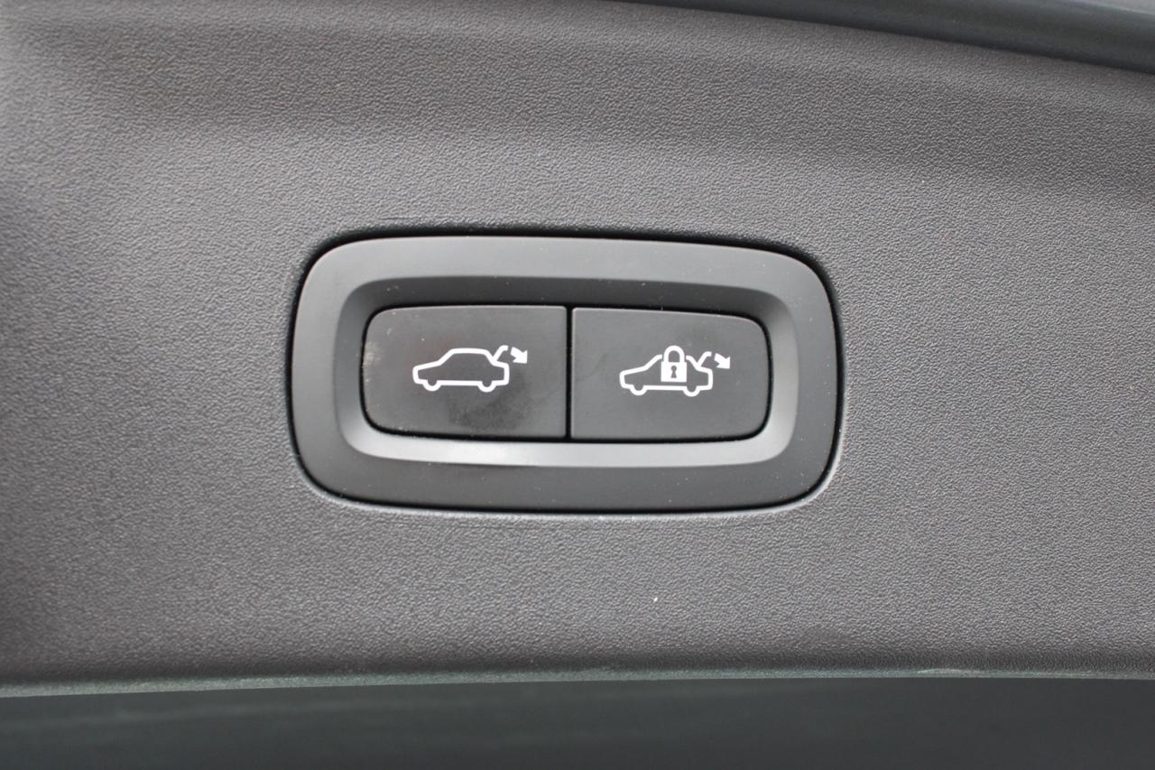 2021 Polestar 2 LAUNCH EDITION Photo