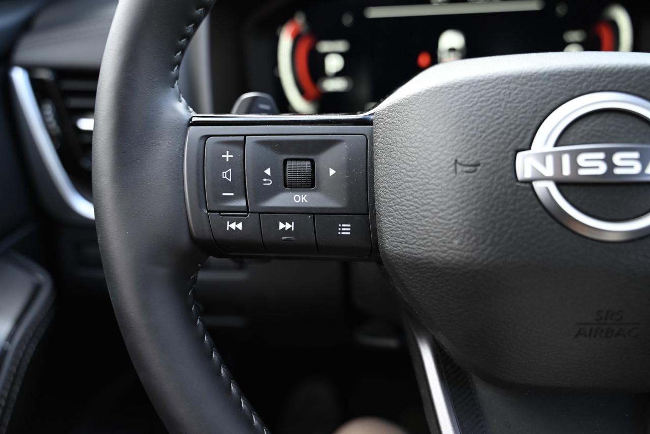 2025 Nissan Rogue Platinum/ AWD/ ONLY 8700 kilo/ Nissan Company Vehi Photo