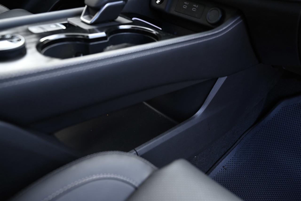 2025 Nissan Rogue Platinum/ AWD/ ONLY 8700 kilo/ Nissan Company Vehi Photo