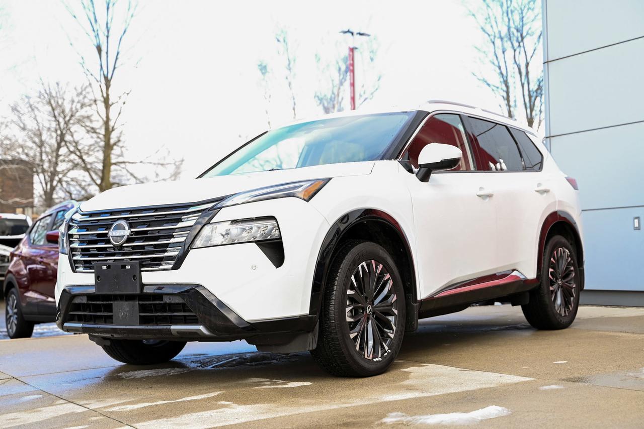 2025 Nissan Rogue Platinum/ AWD/ ONLY 8700 kilo/ Nissan Company Vehi Photo