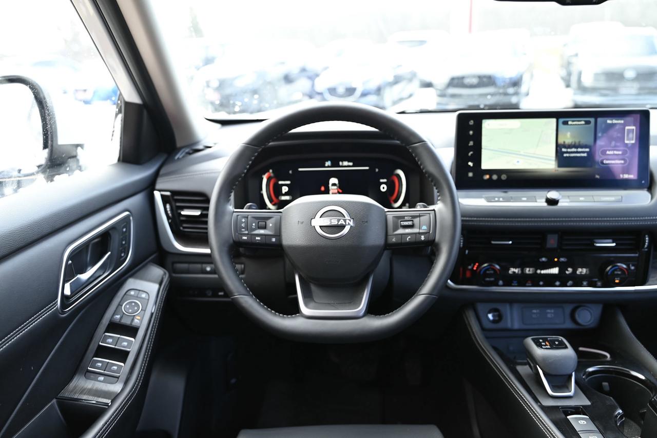 2025 Nissan Rogue Platinum/ AWD/ ONLY 8700 kilo/ Nissan Company Vehi Photo