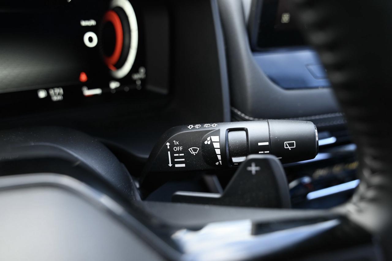 2025 Nissan Rogue Platinum/ AWD/ ONLY 8700 kilo/ Nissan Company Vehi Photo