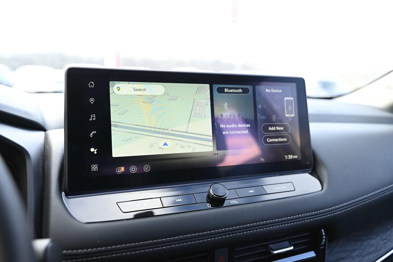 2025 Nissan Rogue Platinum/ AWD/ ONLY 8700 kilo/ Nissan Company Vehi Photo