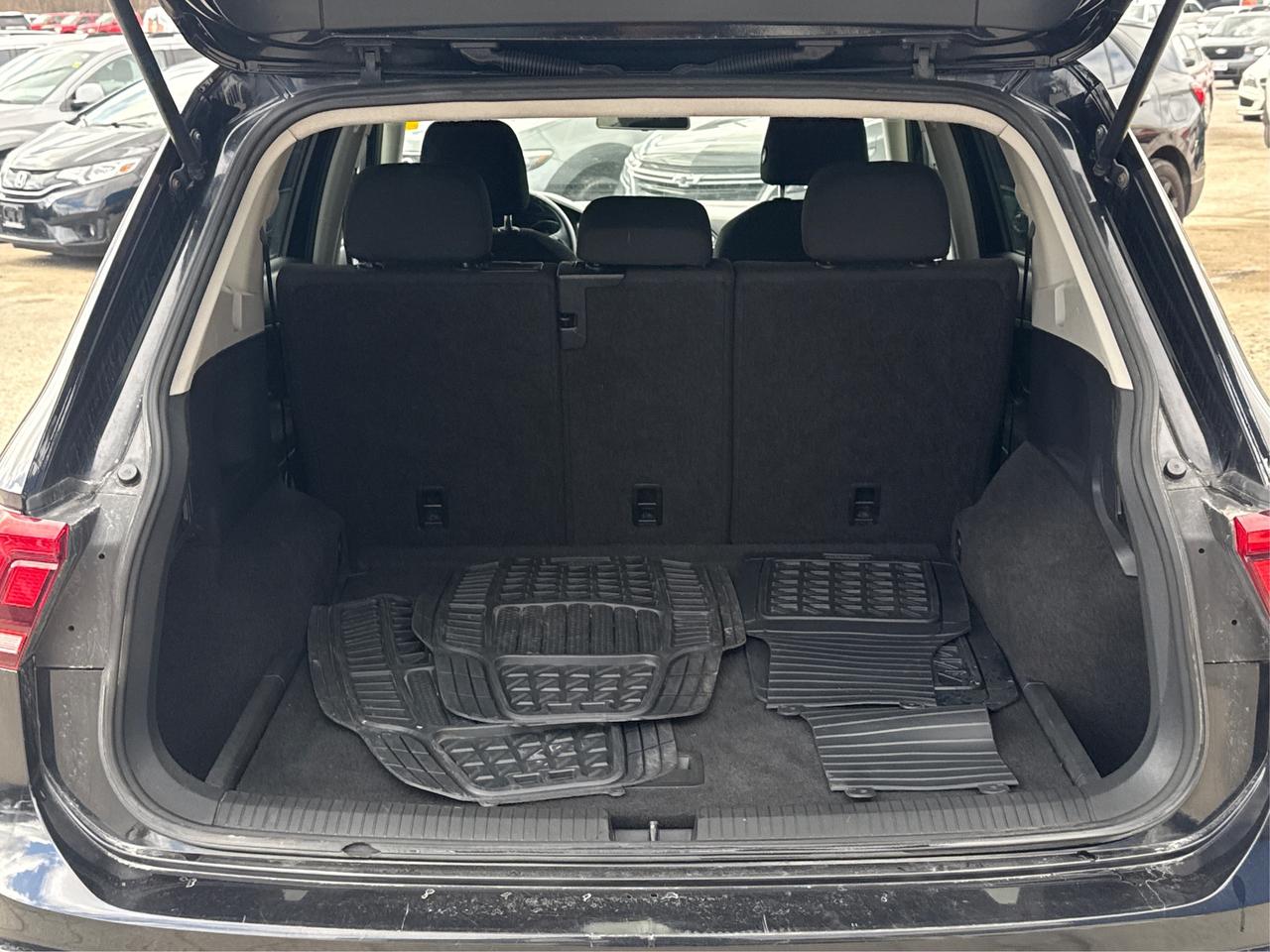 2018 Volkswagen Tiguan 4WD HEATED SEATS REAR CAM WE FINANCE ALL CREDIT! Photo