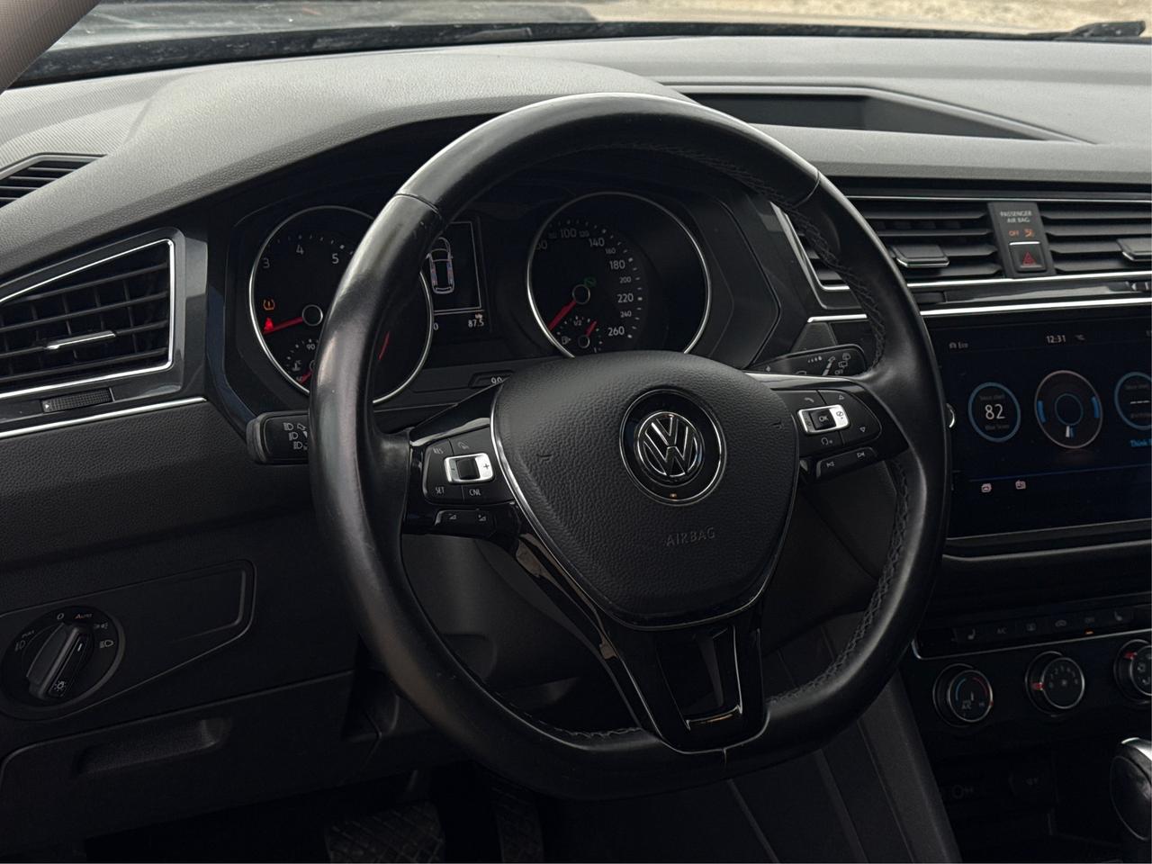 2018 Volkswagen Tiguan 4WD HEATED SEATS REAR CAM WE FINANCE ALL CREDIT! Photo