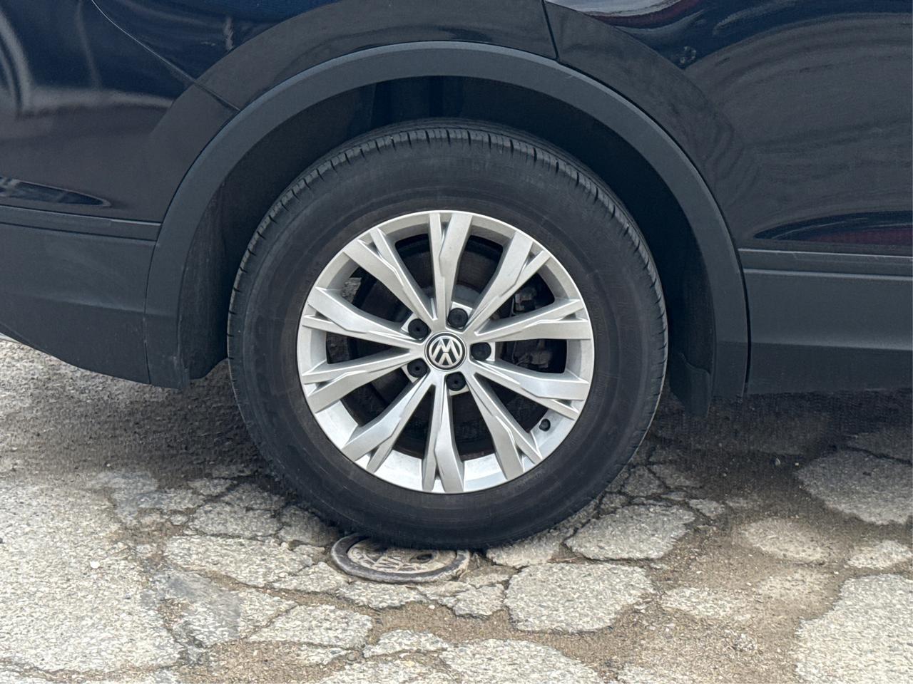 2018 Volkswagen Tiguan 4WD HEATED SEATS REAR CAM WE FINANCE ALL CREDIT! Photo