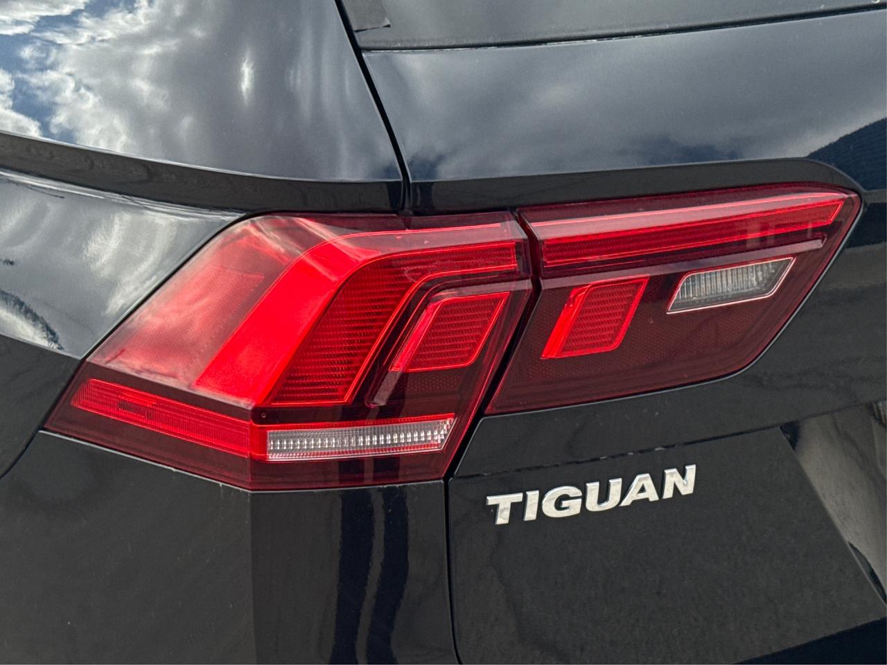 2018 Volkswagen Tiguan 4WD HEATED SEATS REAR CAM WE FINANCE ALL CREDIT! Photo