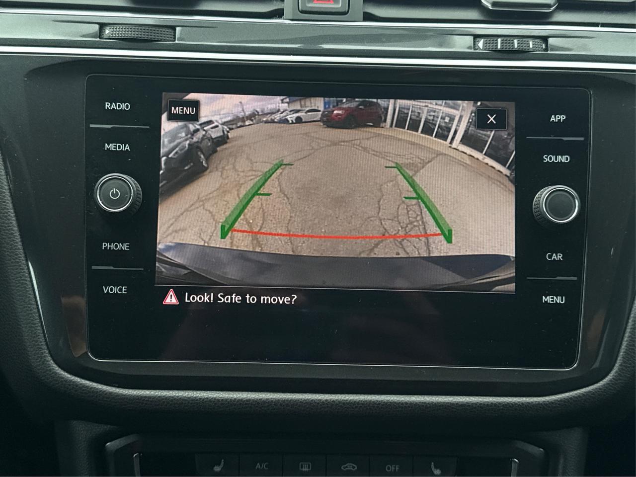 2018 Volkswagen Tiguan 4WD HEATED SEATS REAR CAM WE FINANCE ALL CREDIT! Photo