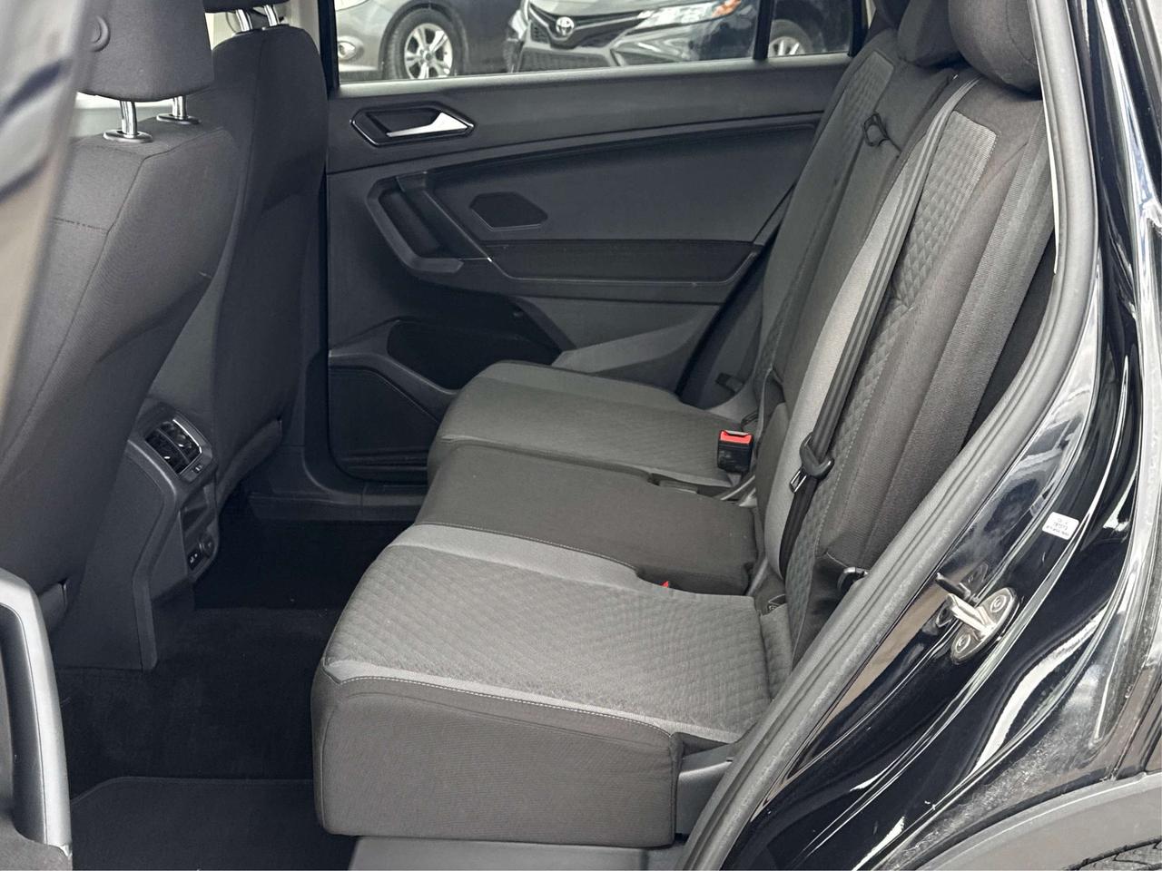 2018 Volkswagen Tiguan 4WD CERTIFIED HEATED SEATS WE FINANCE ALL CREDIT! Photo