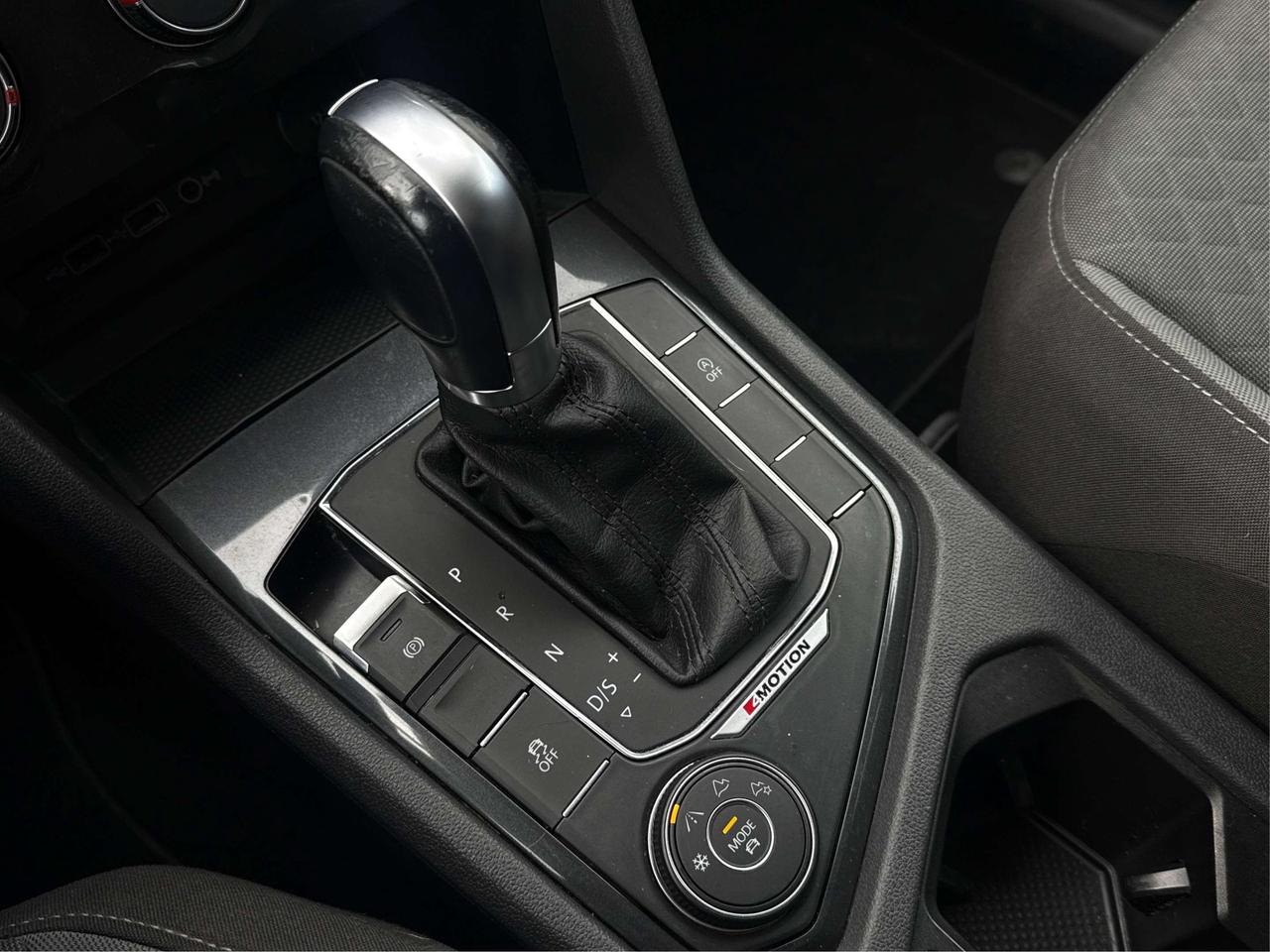 2018 Volkswagen Tiguan 4WD CERTIFIED HEATED SEATS WE FINANCE ALL CREDIT! Photo