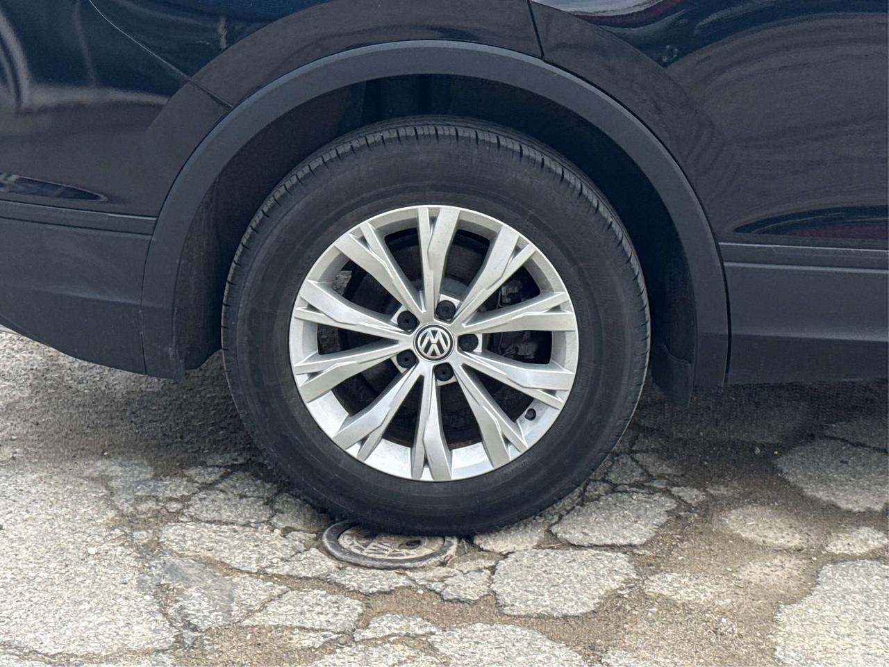 2018 Volkswagen Tiguan 4WD CERTIFIED HEATED SEATS WE FINANCE ALL CREDIT! Photo