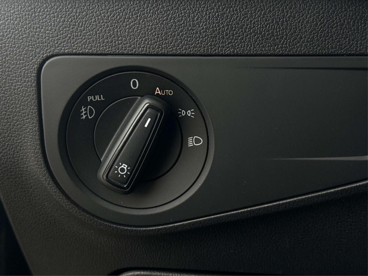 2018 Volkswagen Tiguan 4WD CERTIFIED HEATED SEATS WE FINANCE ALL CREDIT! Photo