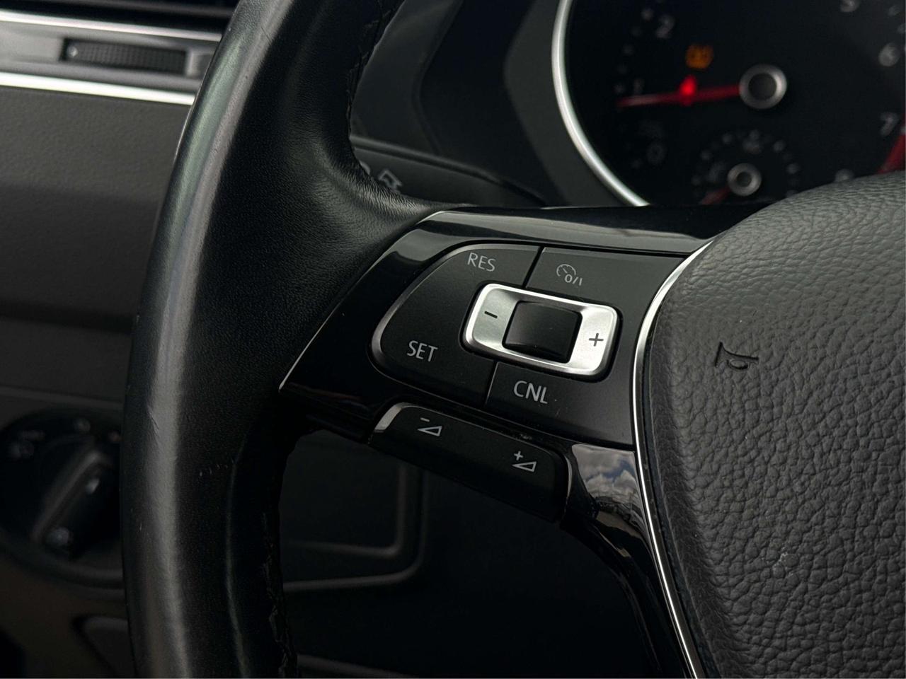 2018 Volkswagen Tiguan 4WD CERTIFIED HEATED SEATS WE FINANCE ALL CREDIT! Photo