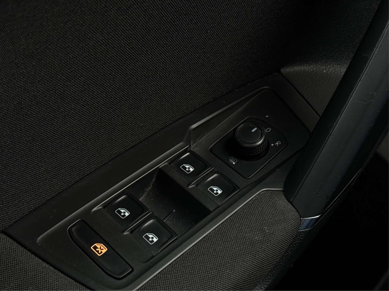 2018 Volkswagen Tiguan 4WD CERTIFIED HEATED SEATS WE FINANCE ALL CREDIT! Photo