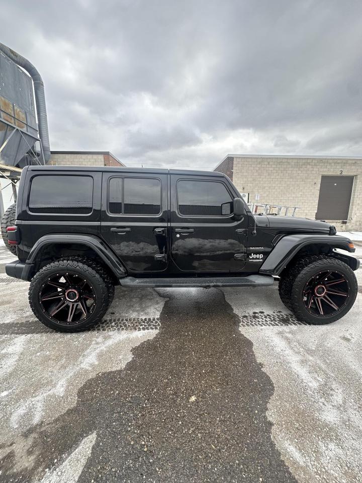 2019 Jeep WRANGLER UNLIMITED SAHARA 4x4, BACK UP CAMERA, LEATHER, ALLOYS Photo