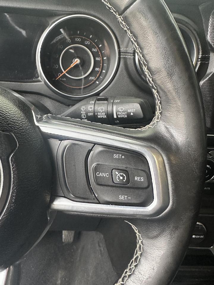2019 Jeep WRANGLER UNLIMITED SAHARA 4x4, BACK UP CAMERA, LEATHER, ALLOYS Photo