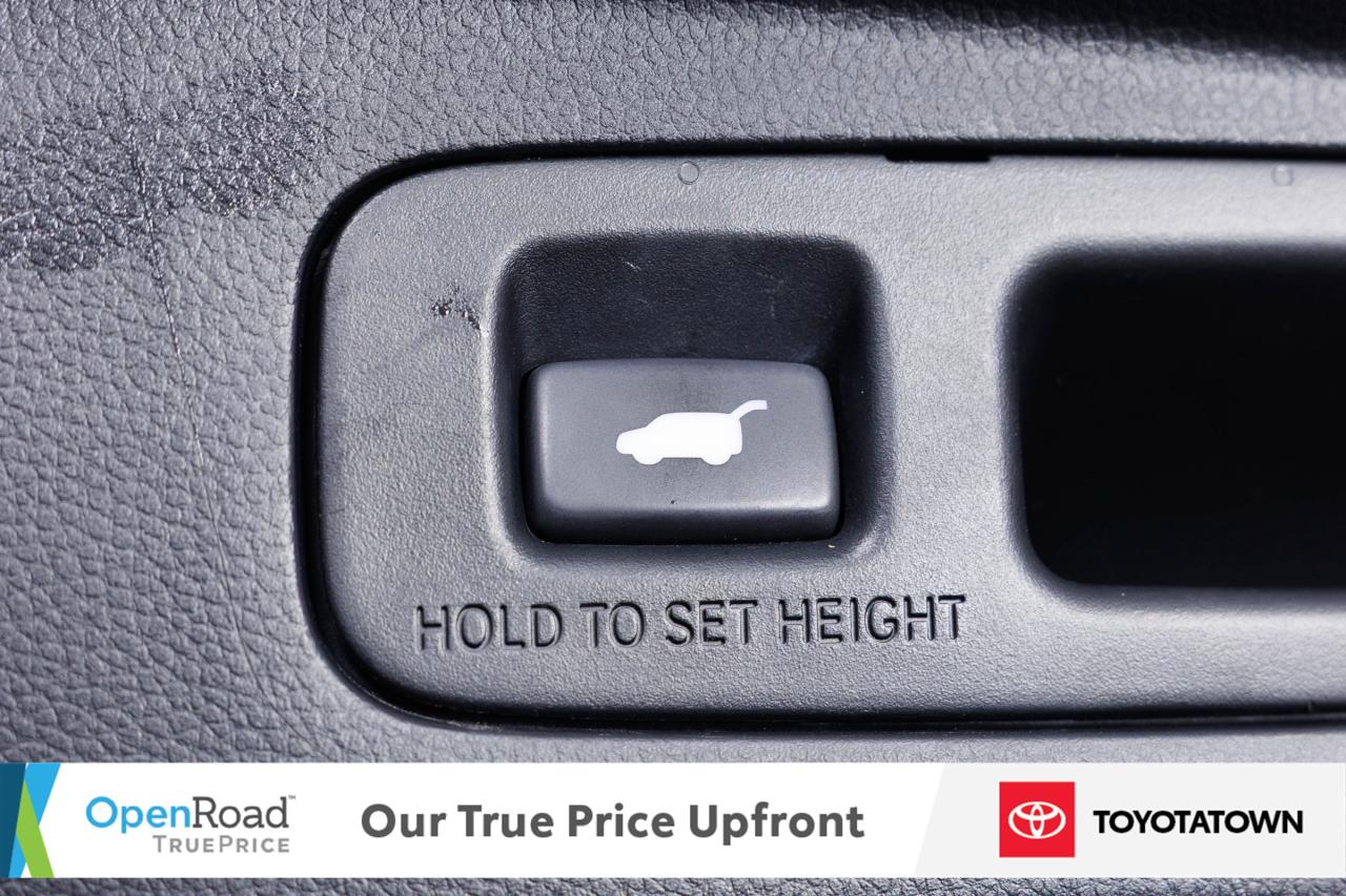 2023 Honda CR-V Hybrid TOURING! ACCIDENT FREE! ELIGIBLE FOR OPEN ROAD LEA Photo