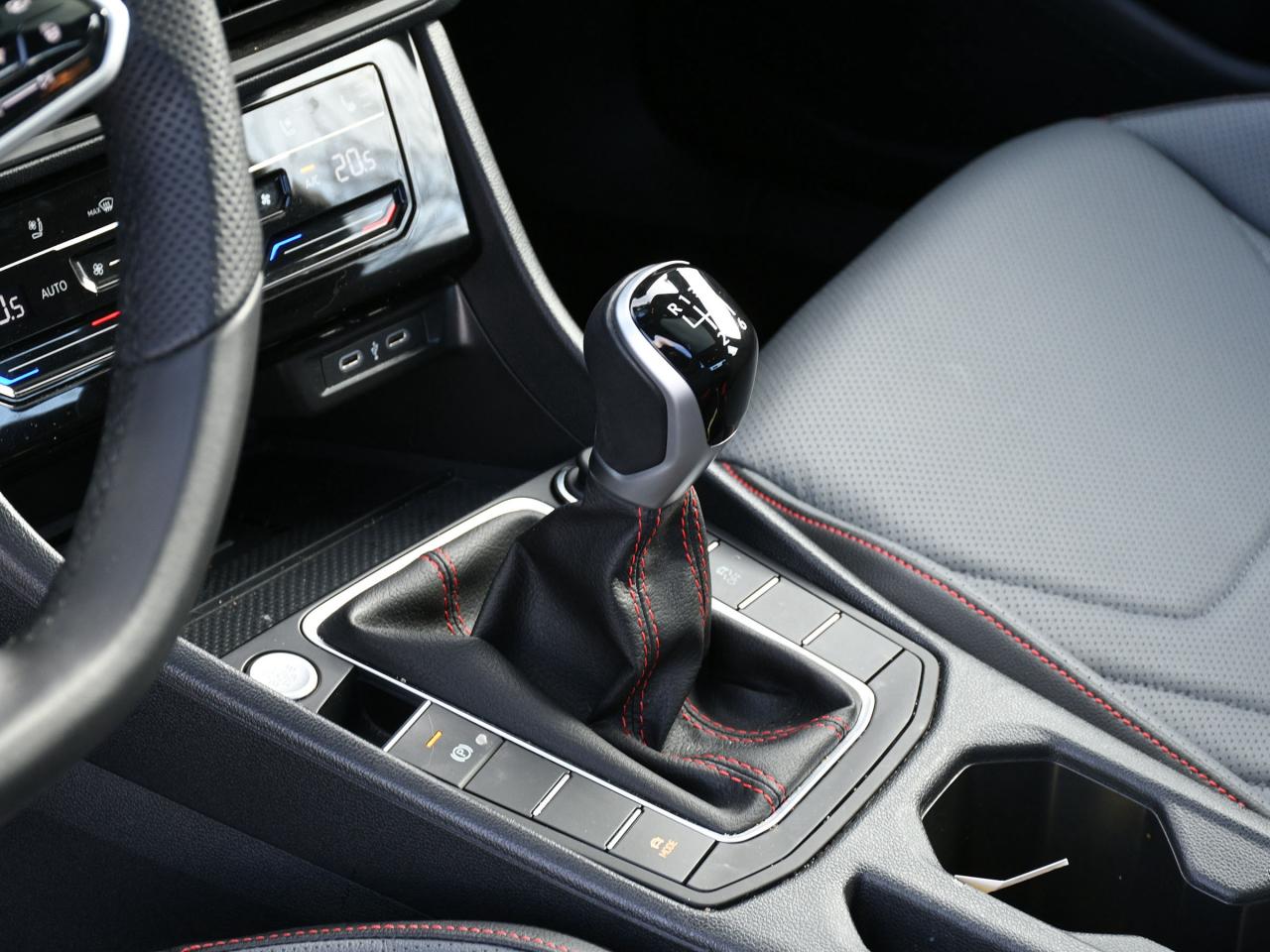 2025 Volkswagen Jetta GLI  Photo