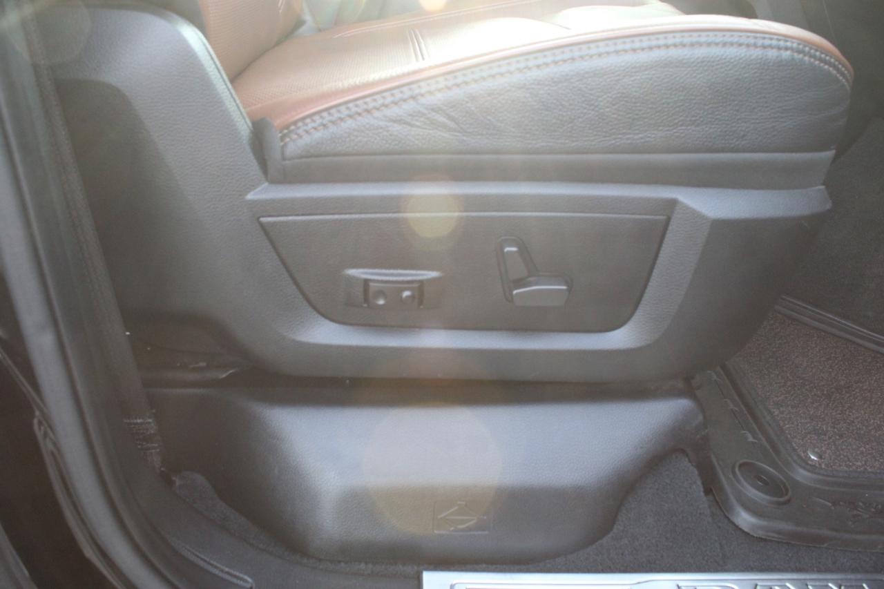 2022 RAM 3500 Longhorn Crew Cab 4WD DRW DUALLY ACCIDENT FREE Photo