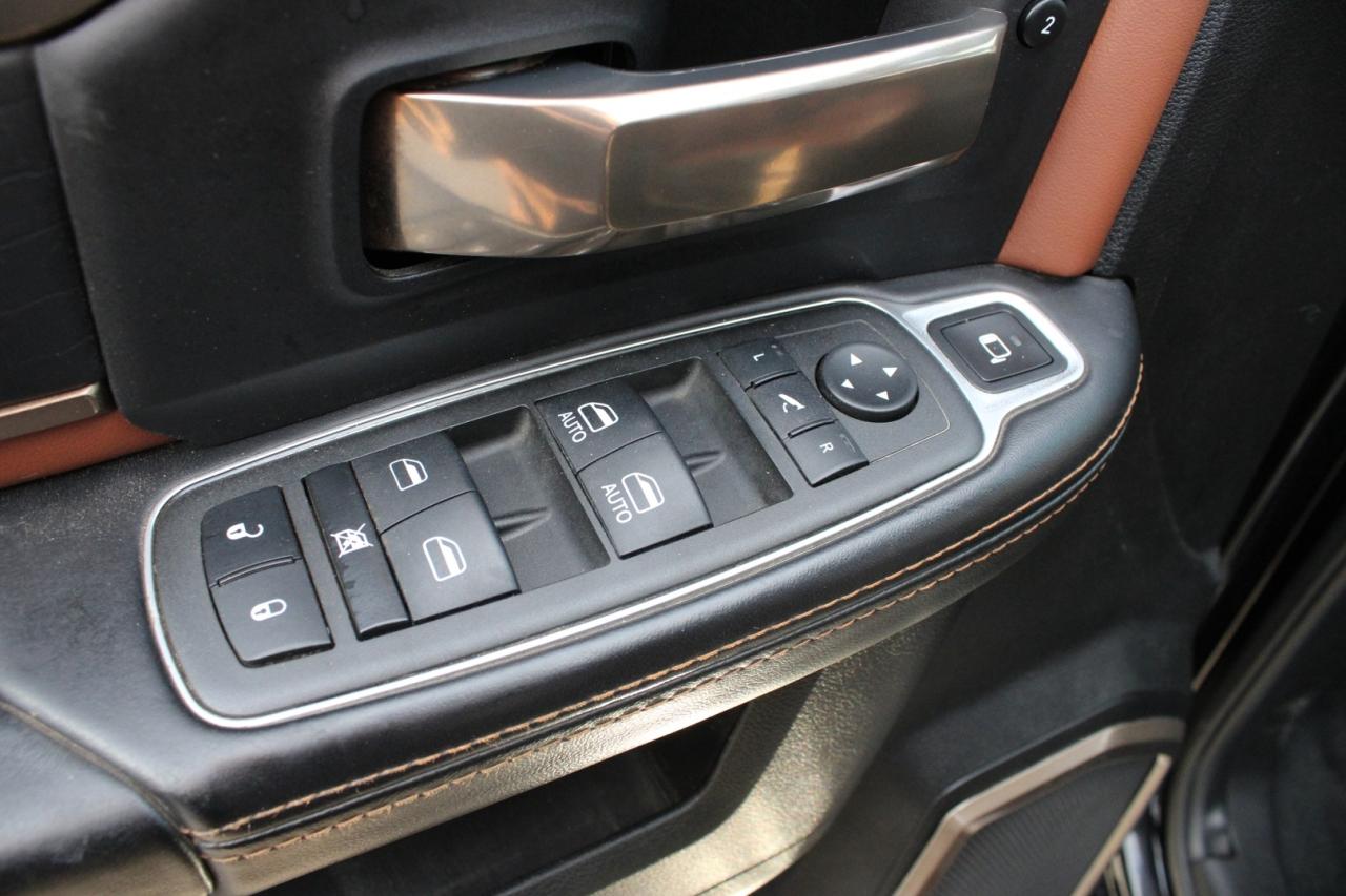 2022 RAM 3500 Longhorn Crew Cab 4WD DRW DUALLY ACCIDENT FREE SAF Photo