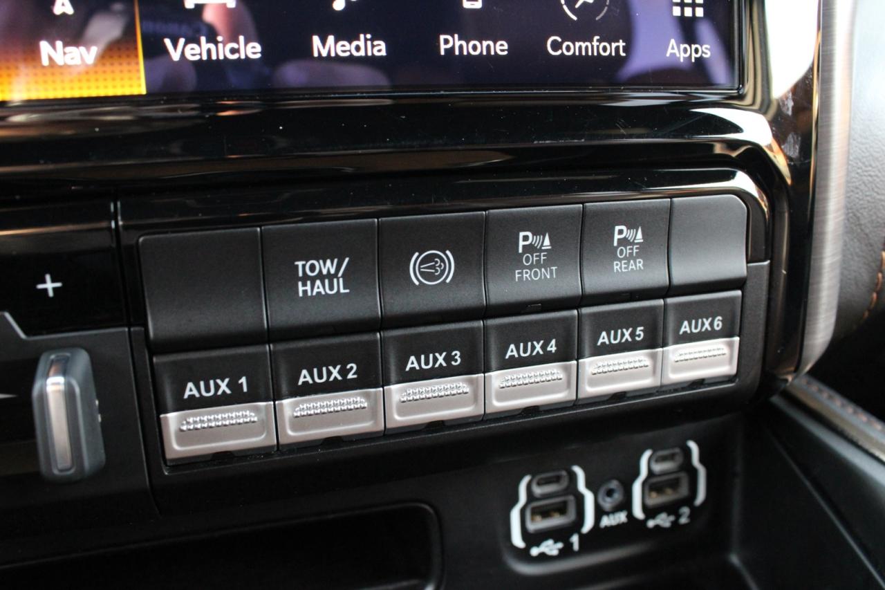 2022 RAM 3500 Longhorn Crew Cab 4WD DRW DUALLY ACCIDENT FREE SAF Photo