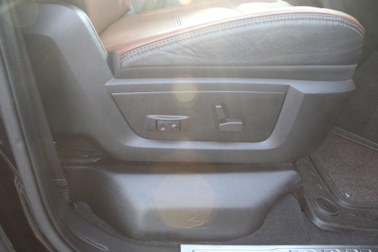 2022 RAM 3500 Longhorn Crew Cab 4WD DRW DUALLY ACCIDENT FREE Photo