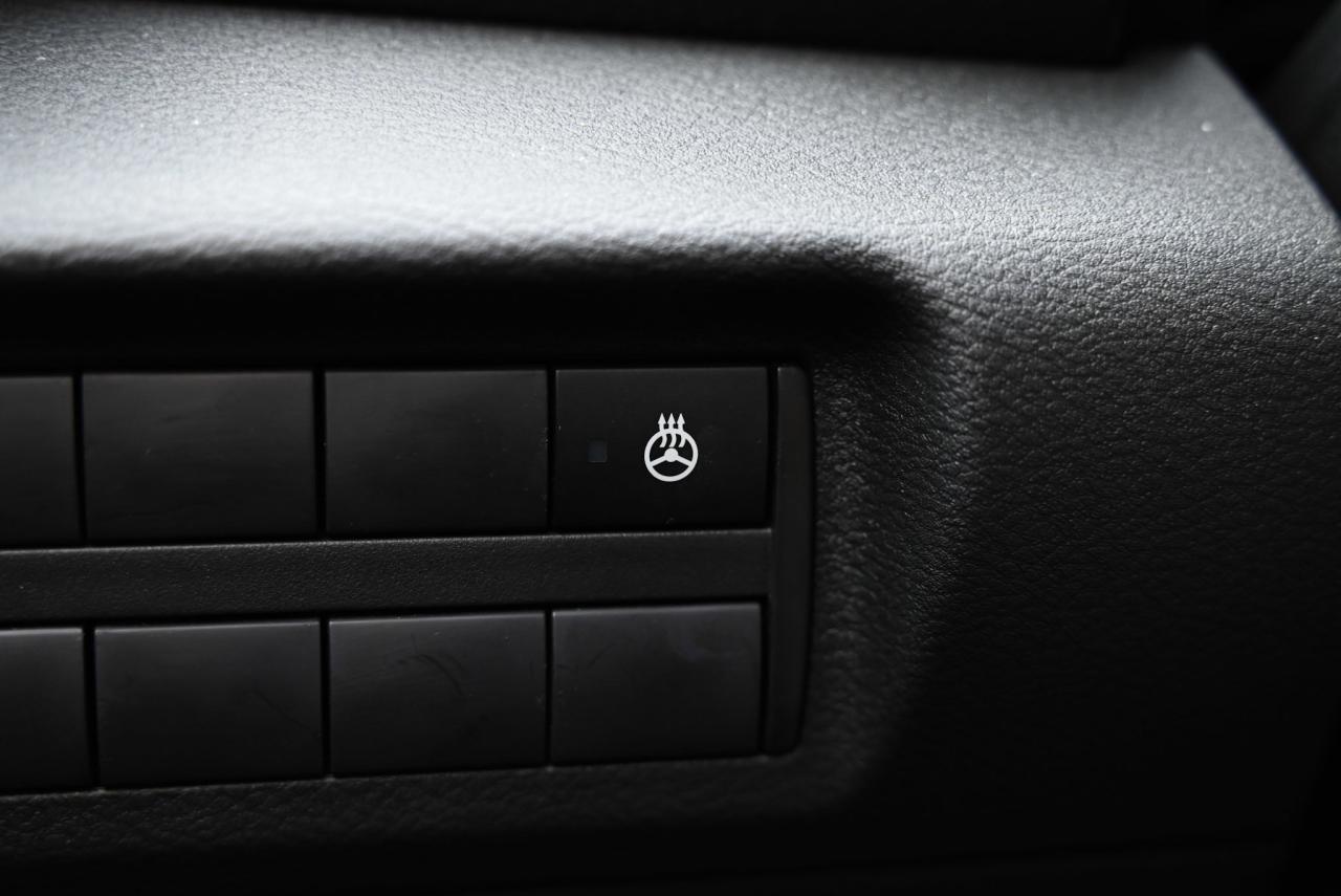 2024 Nissan Kicks SV FWD/ Nissan Company Vehicle/ Low kilo / Photo