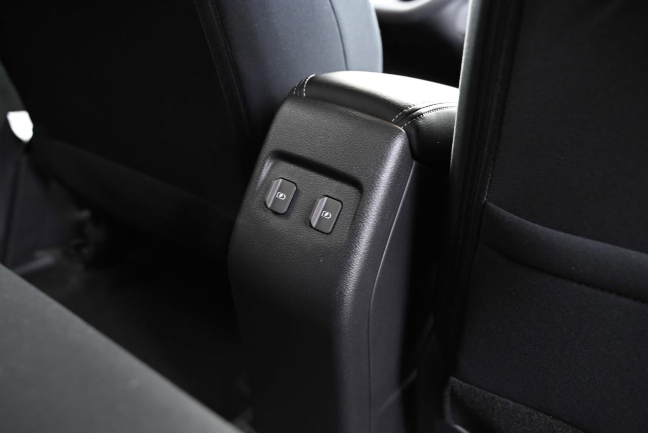 2024 Nissan Kicks SV FWD/ Nissan Company Vehicle Photo